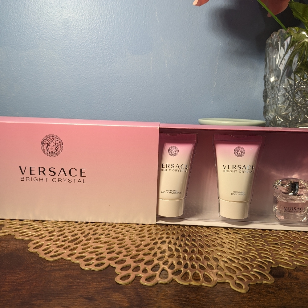 Versace - Picture 3 of 7
